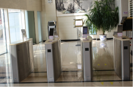 人臉識別檢票閘機.png 人臉識別檢票閘機.png