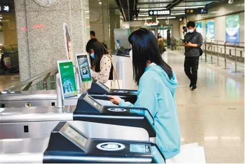 人臉識別閘機(jī).png 人臉識別閘機(jī).png