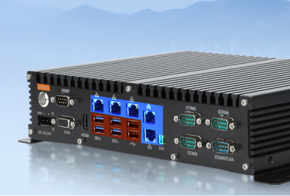 東田嵌入式工控主機(jī)端口.png