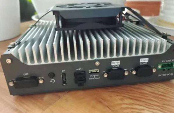 東田嵌入式工業(yè)電腦.png 東田嵌入式工業(yè)電腦.png